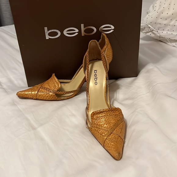 Over the shoulder Bebe Bag & Gorgeous Bebe leatherkitten heels size 8.5 - - Picture 2 of 13